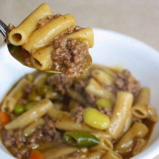 Now that the evenings are beginning to cool off I am returning to my comfort foods.  This one pot ground beef and noodle casserole really hits the spot.