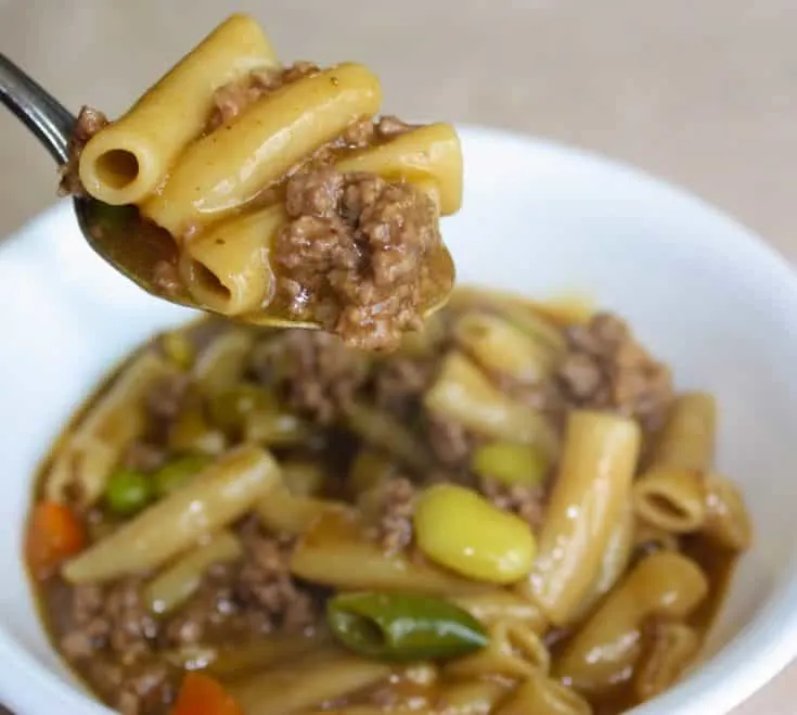 Now that the evenings are beginning to cool off I am returning to my comfort foods.  This one pot ground beef and noodle casserole really hits the spot.