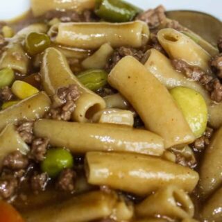Now that the evenings are beginning to cool off I am returning to my comfort foods.  This one pot ground beef and noodle casserole really hits the spot.