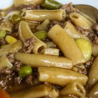 Now that the evenings are beginning to cool off I am returning to my comfort foods.  This one pot ground beef and noodle casserole really hits the spot.