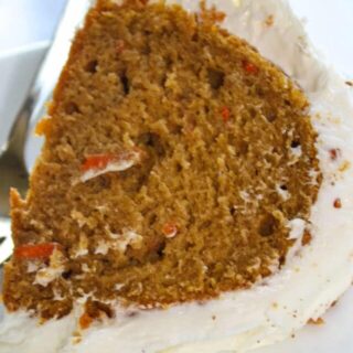 The flavours of fall suit both pumpkin cake and carrot cake so I decided to combine them and the result was this delicious gluten free Pumpkin Carrot Cake!