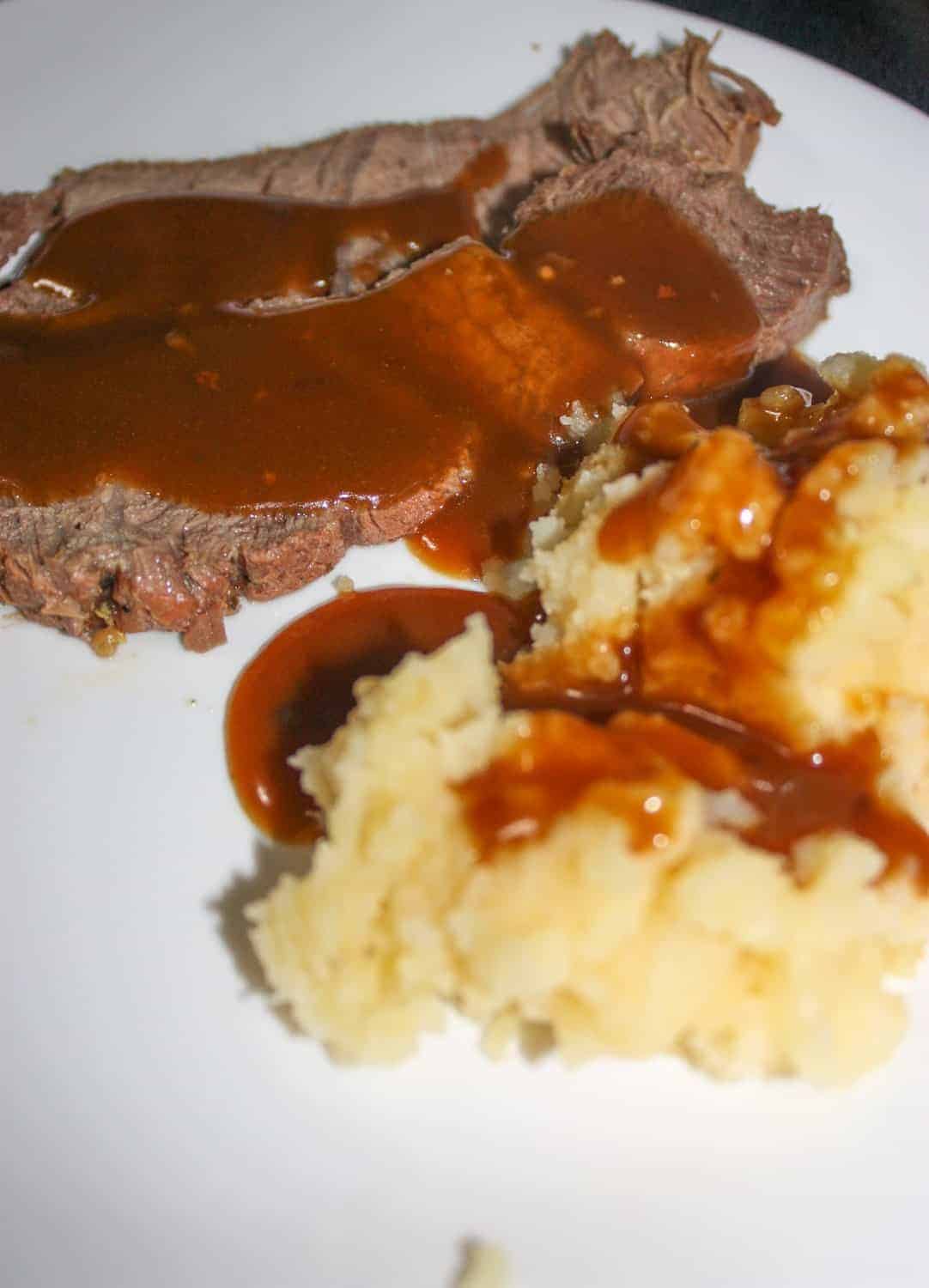 Sunday dinners can be made any day of the week when you have an Instant Pot.  Try out this Instant Pot Sirloin Roast with Mashed Potatoes and people will think you have been cooking for hours!
