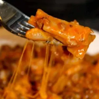Hamburger Macaroni and Cheese is a quick and easy meal to prepare in the Instant Pot.  It is loaded with ground beef, pasta sauce, and cheese. The availability of gluten free noodles brings the opportuntity to dig out recipes that we have not been able to enjoy in many years!