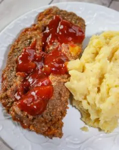 The stuffed meatloaf is moist, full of flavour and paired with a side of garlic mashed potatoes that will satisfy your taste buds. 