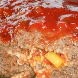 The stuffed meatloaf is moist, full of flavour and paired with a side of garlic mashed potatoes that will satisfy your taste buds. 