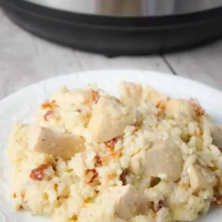 cropped-instantpotbaconparmesanchickenandrice-14-of-16-min.jpg