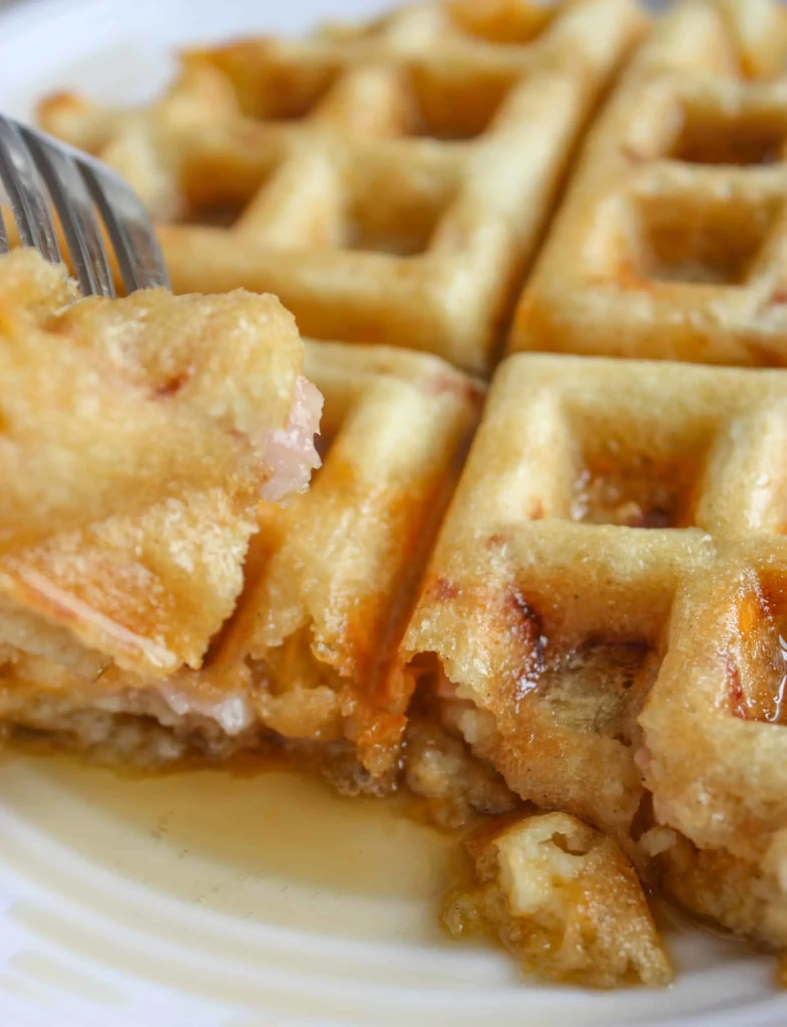 Waffles of any kind are a nice breakfast or brunch treat for young and old alike.  These gluten free Ham and Cheese Waffles provide a nice contrast of flavours with old cheddar cheese paired with pure maple syrup.