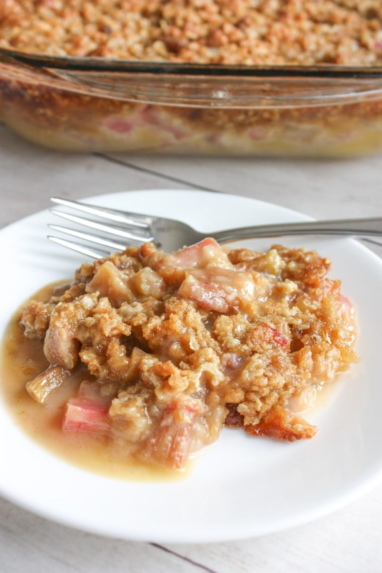 Gluten Free Rhubarb Crisp is an easy dessert that is loaded with flavour.  This seasonal favourite is a very tasty way to use rhubarb and it will surprise the taste buds of those who are able to consume gluten.