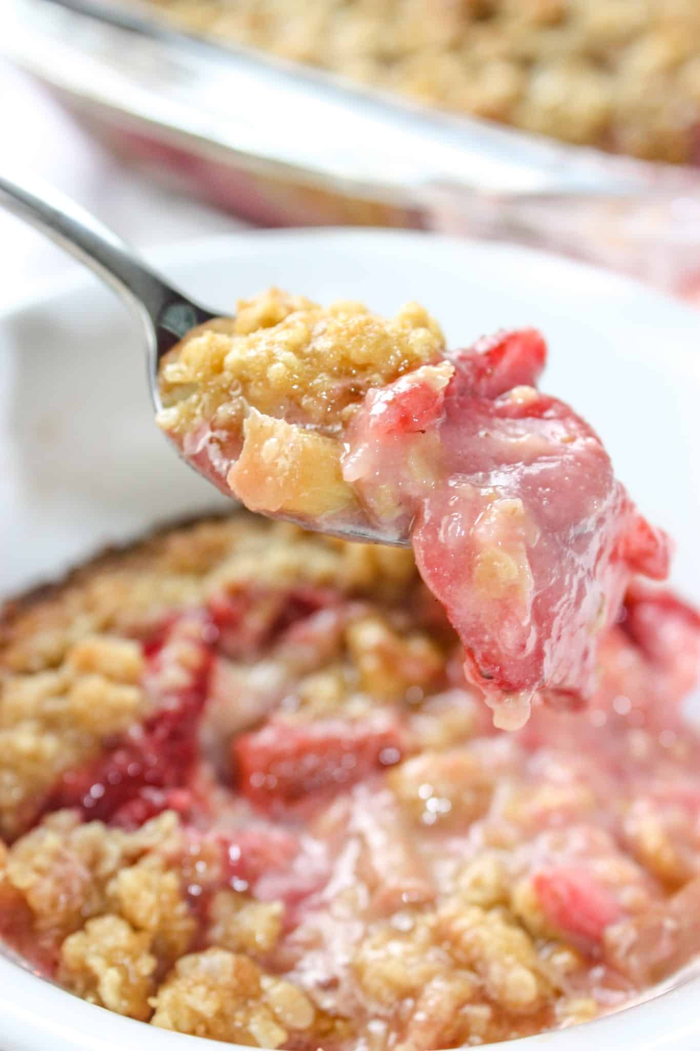 Gluten Free Strawberry Rhubarb Crisp is a wonderful blend of flavours and textures.  This seasonal dessert will delight the taste buds of young and old alike.