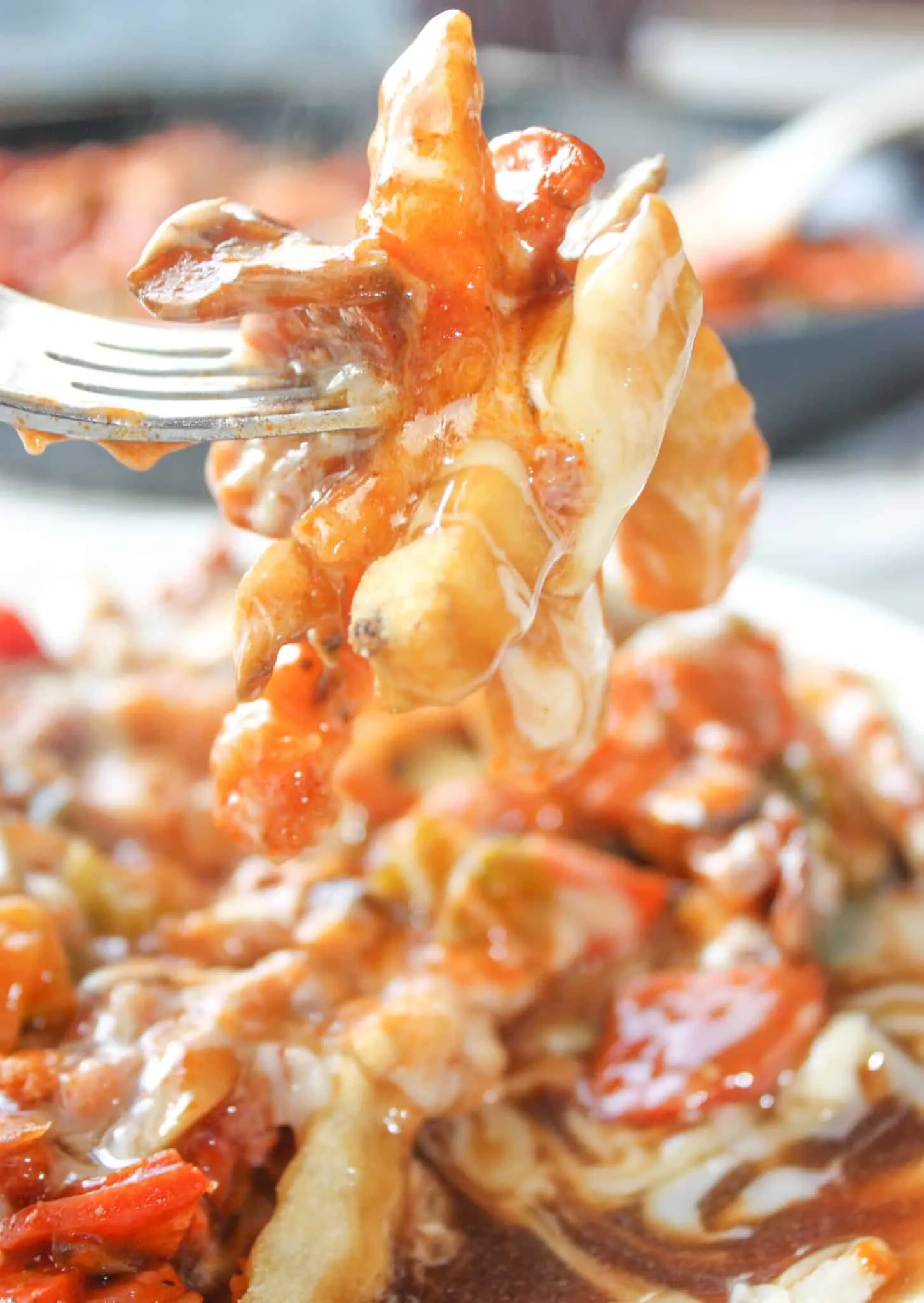 Loaded with pizza toppings, topped with shredded mozzarella and then smothered in gravy, Pizza Fries provide a tasty alternative to traditional Poutine.