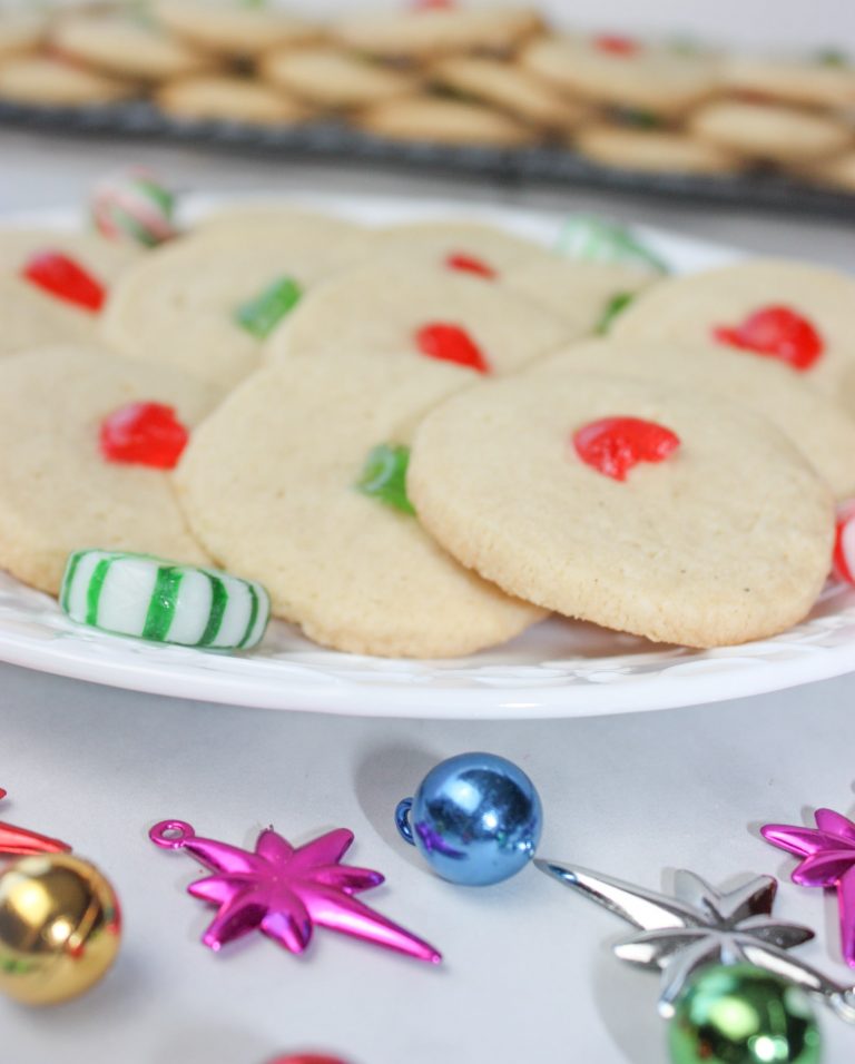 These are the traditional Shortbread Cookies that I grew up with.  Since my Mother passed away ten years ago I have done without this Holiday Tradition.  But thanks to Bob's Red Mill 1 to 1 Gluten Free Baking Flour I can enjoy them once again!