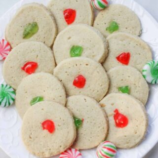 These are the traditional Shortbread Cookies that I grew up with.  Since my Mother passed away ten years ago I have done without this Holiday Tradition.  But thanks to Bob's Red Mill 1 to 1 Gluten Free Baking Flour I can enjoy them once again!