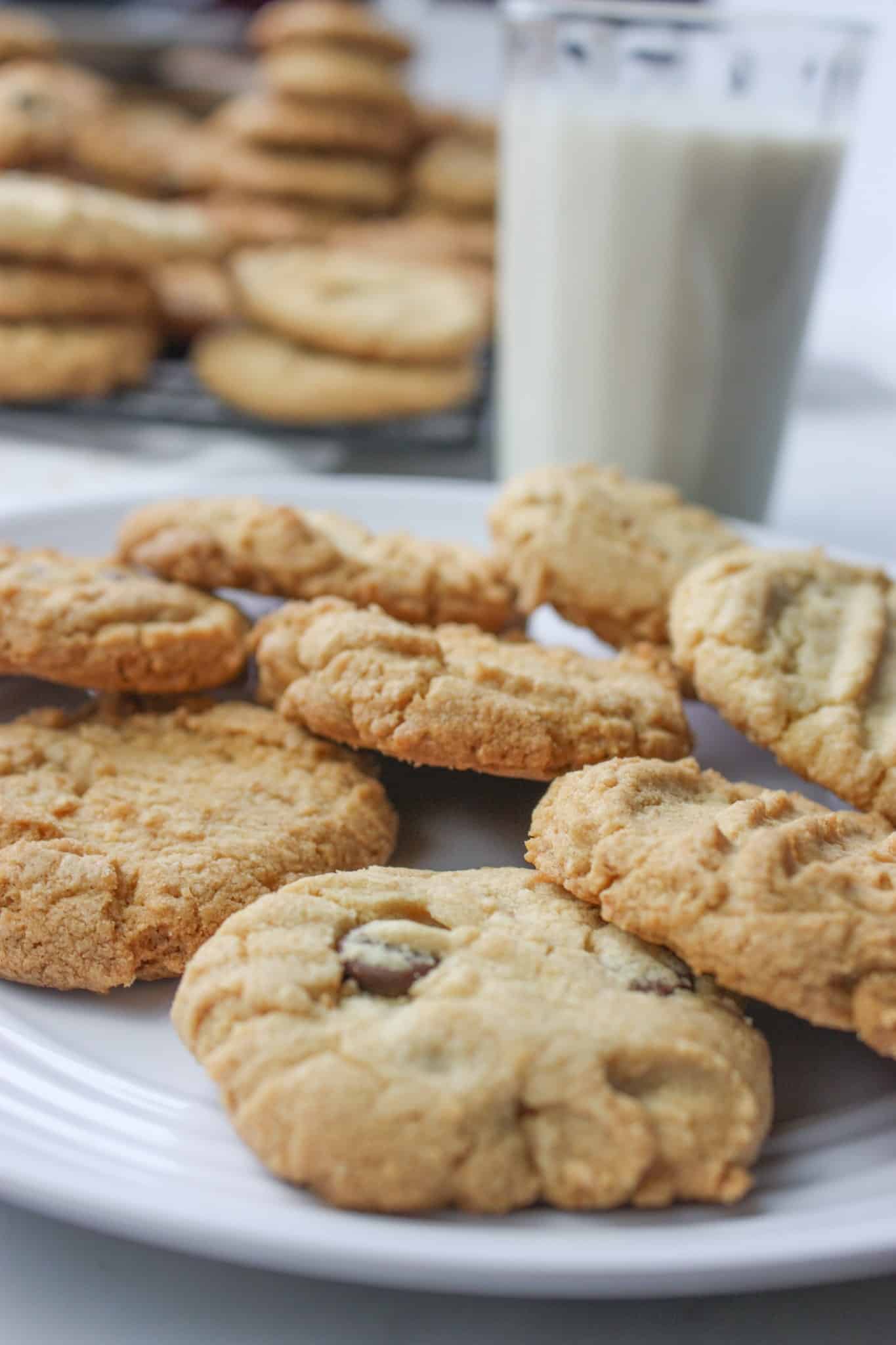 Peanut Butter Cookies 1 to 1 Flour is an easy gluten free cookie recipe.  These cookies are the perfect dessert for peanut butter lovers because they incorporate natual peanut butter to get that true peanut taste!