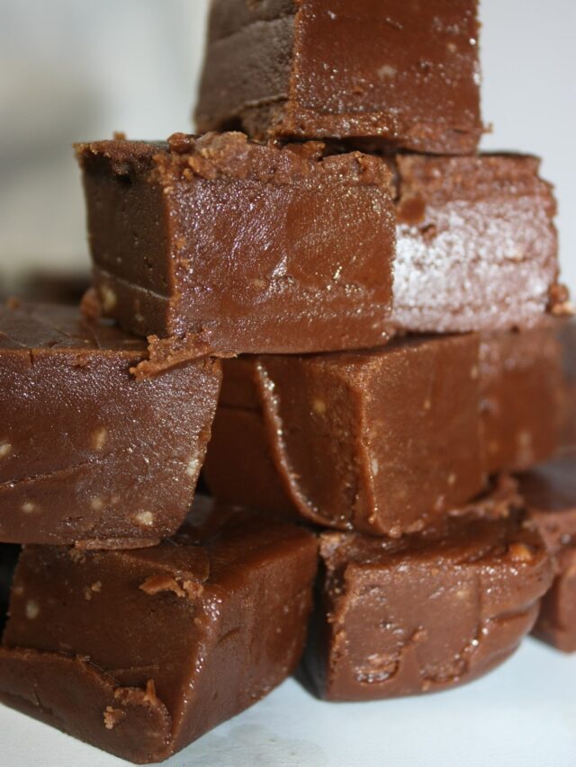 How to Make Dark Chocolate Fudge