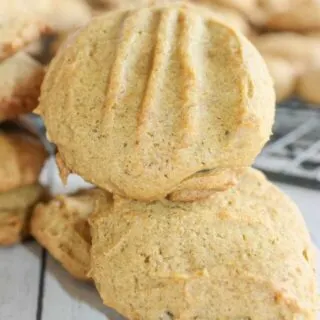 Gluten Free Pumpkin Cookies are the perfect snack to get that burst of pumpkin spice flavour.