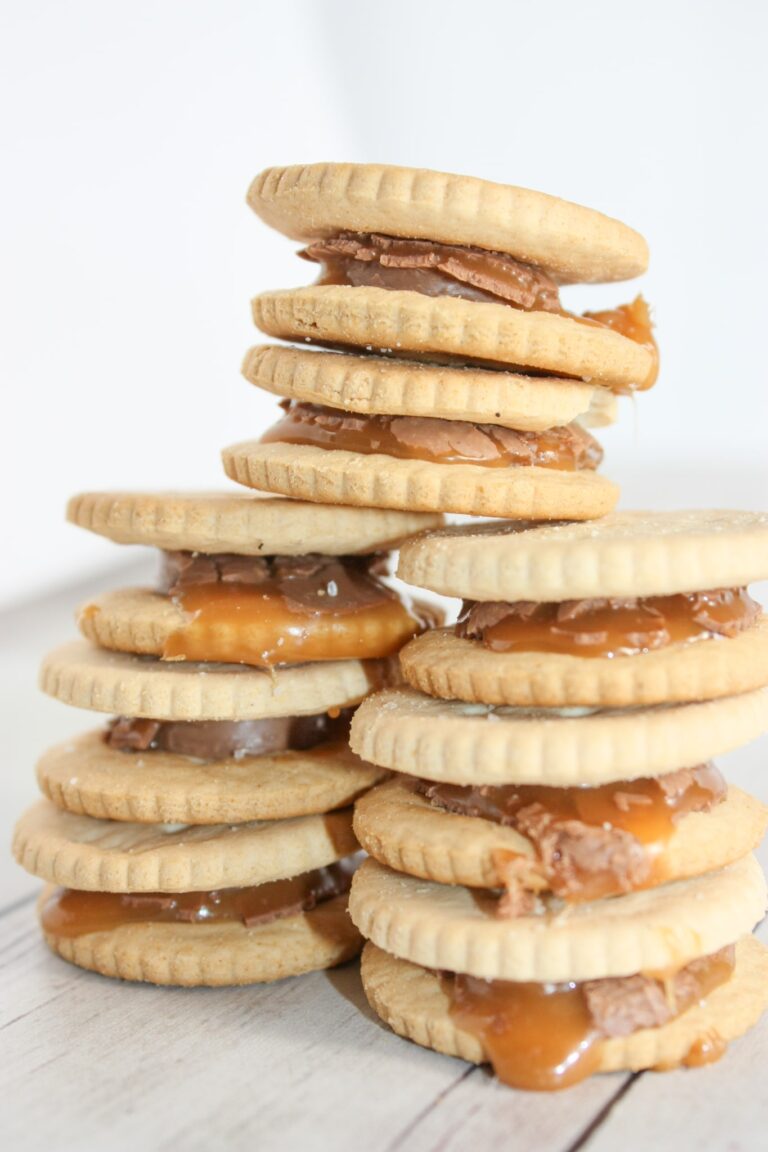 Gluten Free Rolo Stuffed Crackers are a quick and easy dessert recipe that uses Schar Entertainment Crackers.  These are the closest gluten free crackers to Ritz.