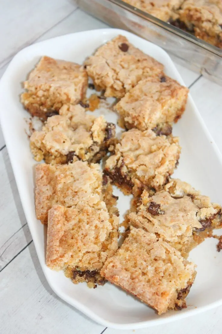 Chewy Chip Bars are loaded with gluten free corn flakes and semi sweet chocolate chips.  With just a few ingredients you can whip up this simple dessert recipe.