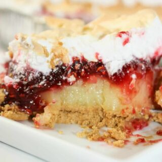 Lemon Raspberry Square is a light, refreshing dessert that makes a great ending to any meal.  This easy dessert is a tasty treat that really hits the spot in the spring and summer weather.