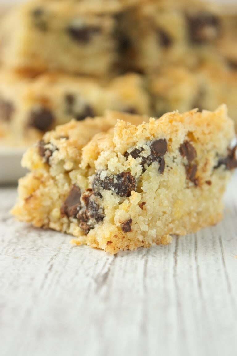 Cereal Bars are loaded with gluten free corn flakes, oats and chocolate chips.  With just a few ingredients you can whip up this simple dessert recipe.