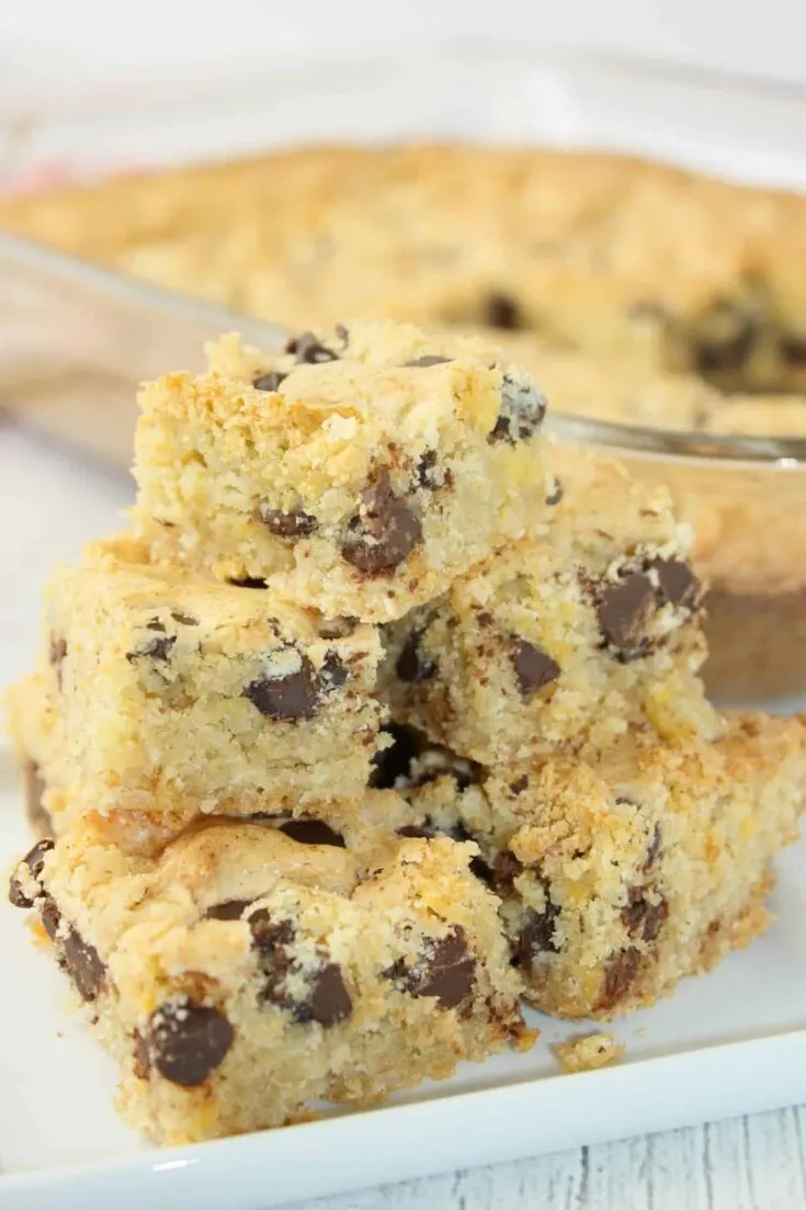 Cereal Bars are loaded with gluten free corn flakes, oats and chocolate chips.  With just a few ingredients you can whip up this simple dessert recipe.