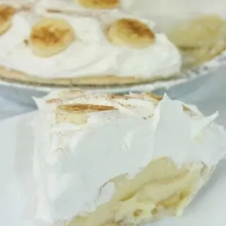 This Gluten Free Banana Cream Pie was a delicious treat for me, as well as for those without any intolerances.  Layers of banana, custard filling and Cool Whip topping, contribute to the creaminess of this dessert. 