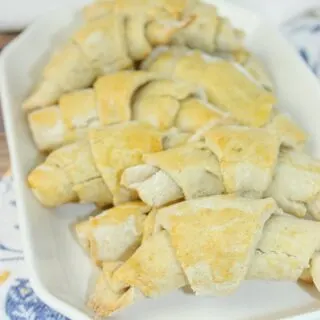 Gluten Free Crescent Rolls is an easy and delicious recipe.  This gluten free bread option really satisfied my craving for Pillsbury Crescent Rolls!