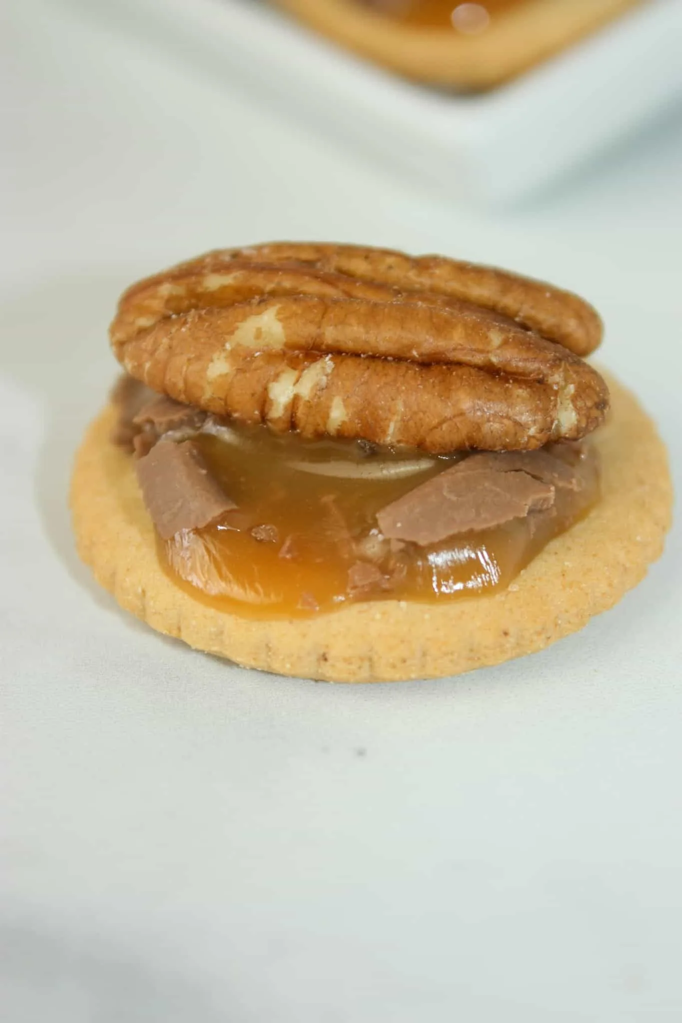 Gluten Free Rolo Turtles are a quick and easy dessert recipe that uses Schar Entertainment Crackers. These are the closest gluten free crackers to Ritz.