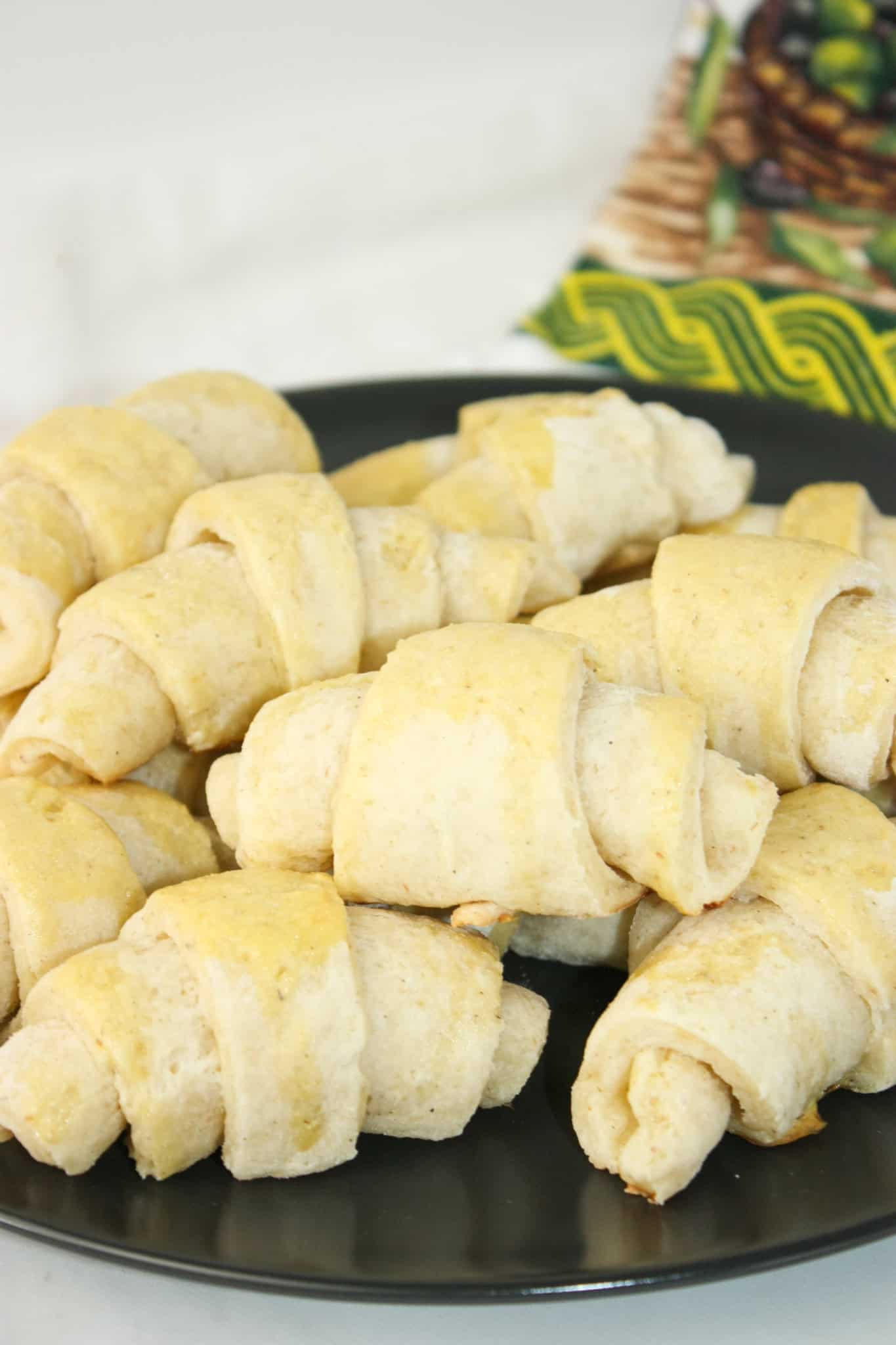 Caputo Crescent Rolls are soft, rolls with a light and flaky texture. Shaped like small crescents or curved moons, they are golden brown on the outside and tender on the inside.