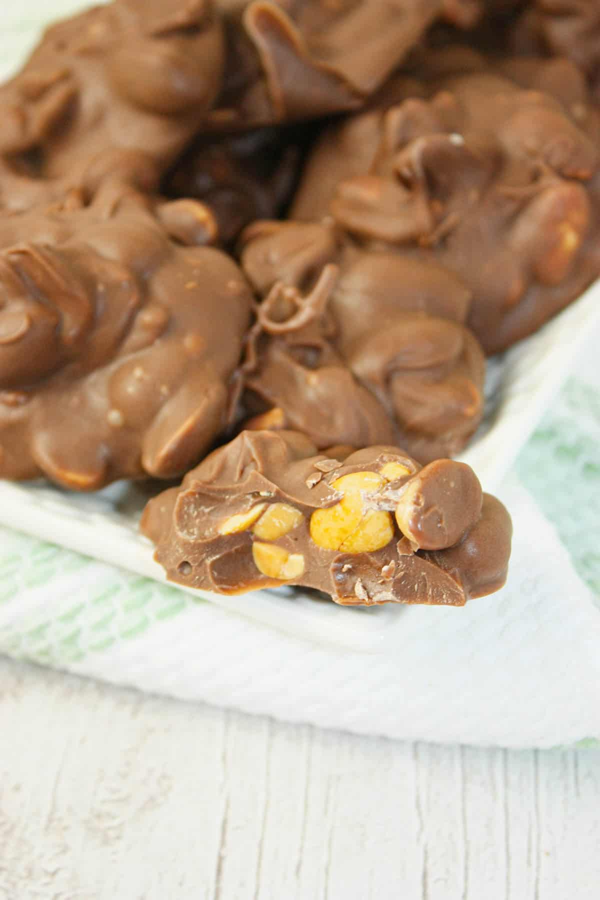 Peanut clusters are the ultimate sweet and salty treat, bringing together the irresistible crunch of roasted peanuts and the creamy smoothness of rich chocolate.