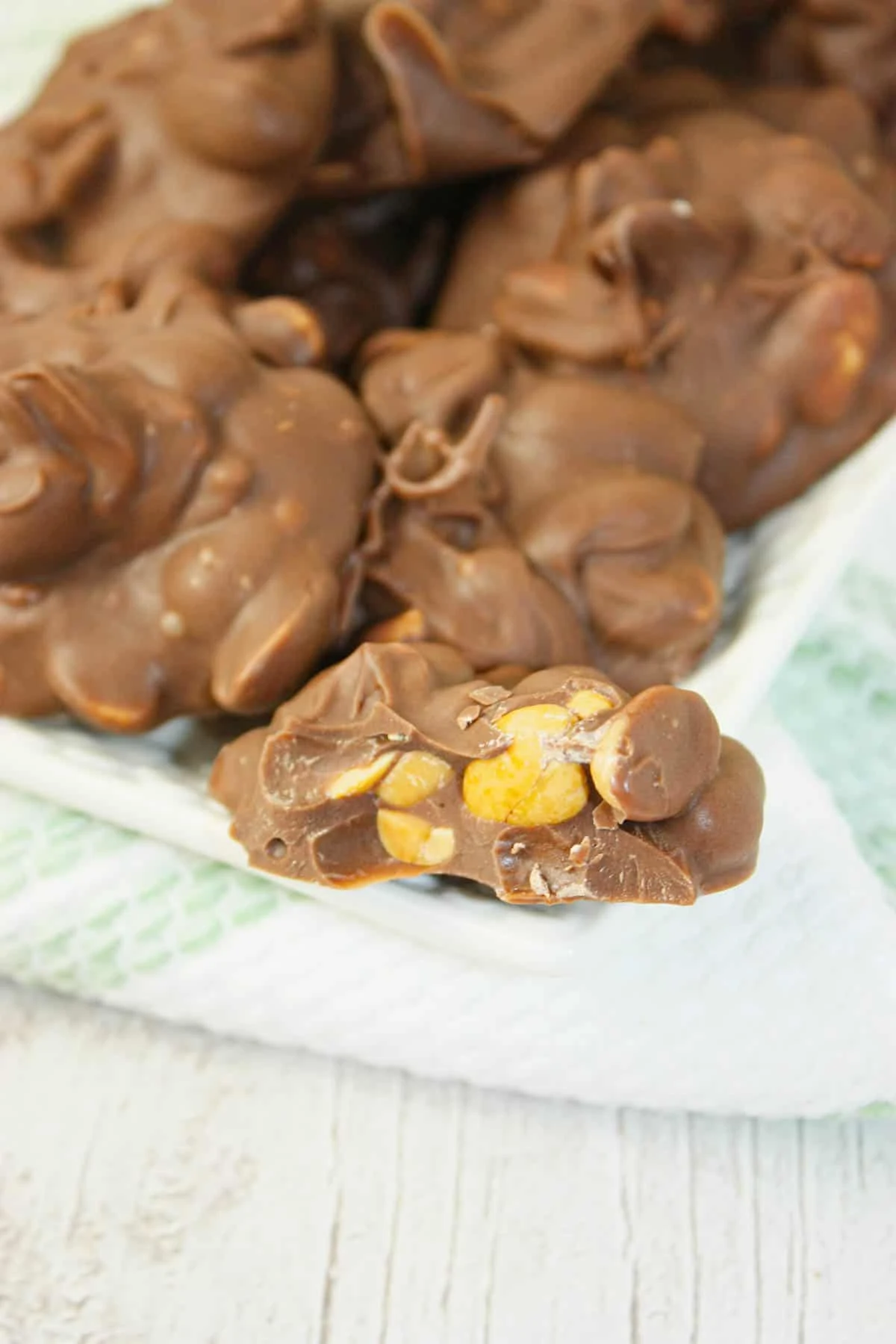 Peanut clusters are the ultimate sweet and salty treat, bringing together the irresistible crunch of roasted peanuts and the creamy smoothness of rich chocolate.