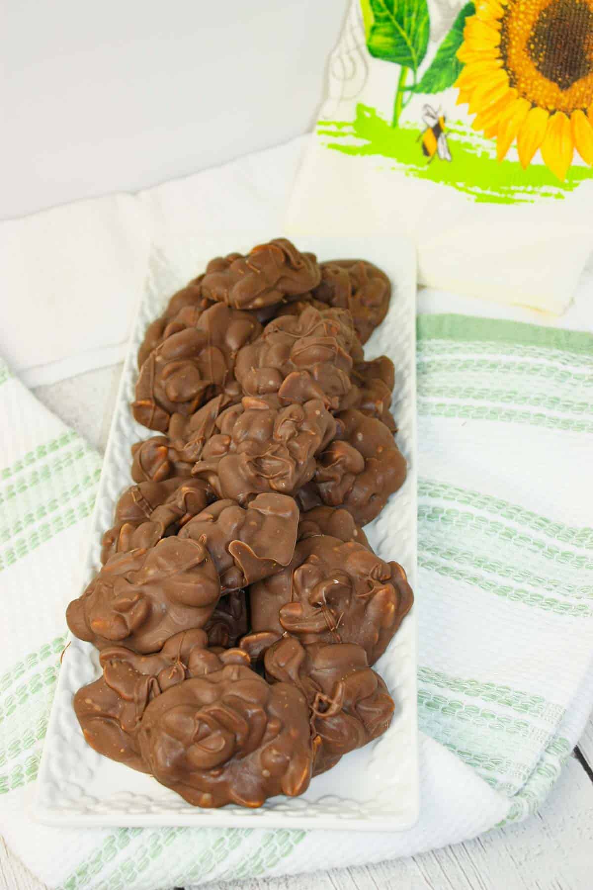 Peanut clusters are the ultimate sweet and salty treat, bringing together the irresistible crunch of roasted peanuts and the creamy smoothness of rich chocolate.