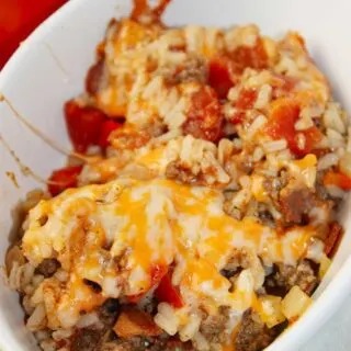 Ground Beef and Rice Skillet Dinner is hearty, colourful, and bursting with homestyle comfort.