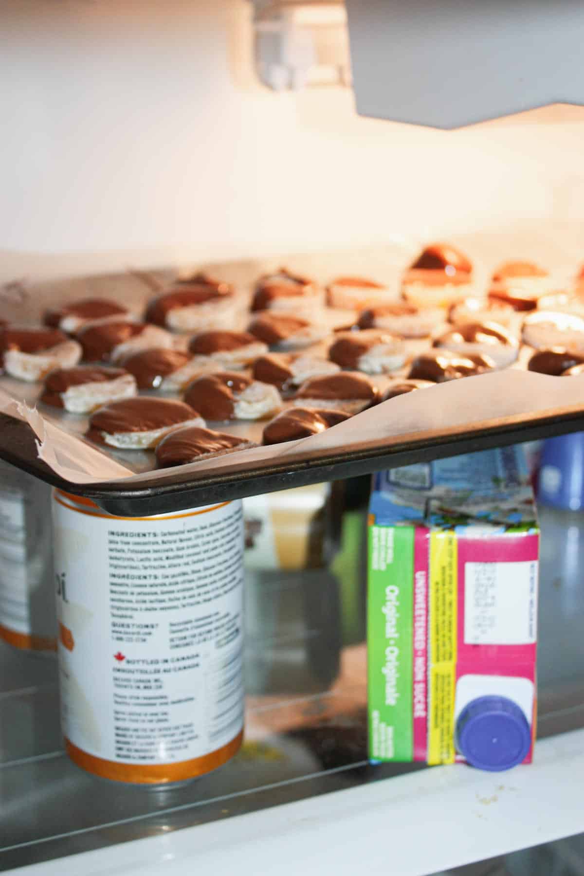 Put the dipped candied ginger into the fridge for a couple of hours to set.