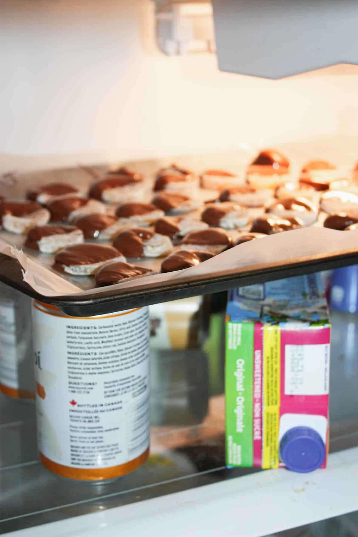 Put the dipped candied ginger into the fridge for a couple of hours to set.