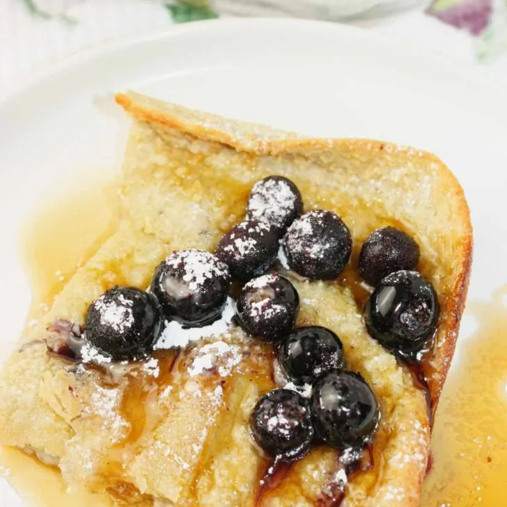 A Dutch Baby pancake is a light, oven-baked pancake with crisp edges and a soft, custardy center. Unlike traditional pancakes, it&rsquo;s baked all at once instead of cooked on a griddle.