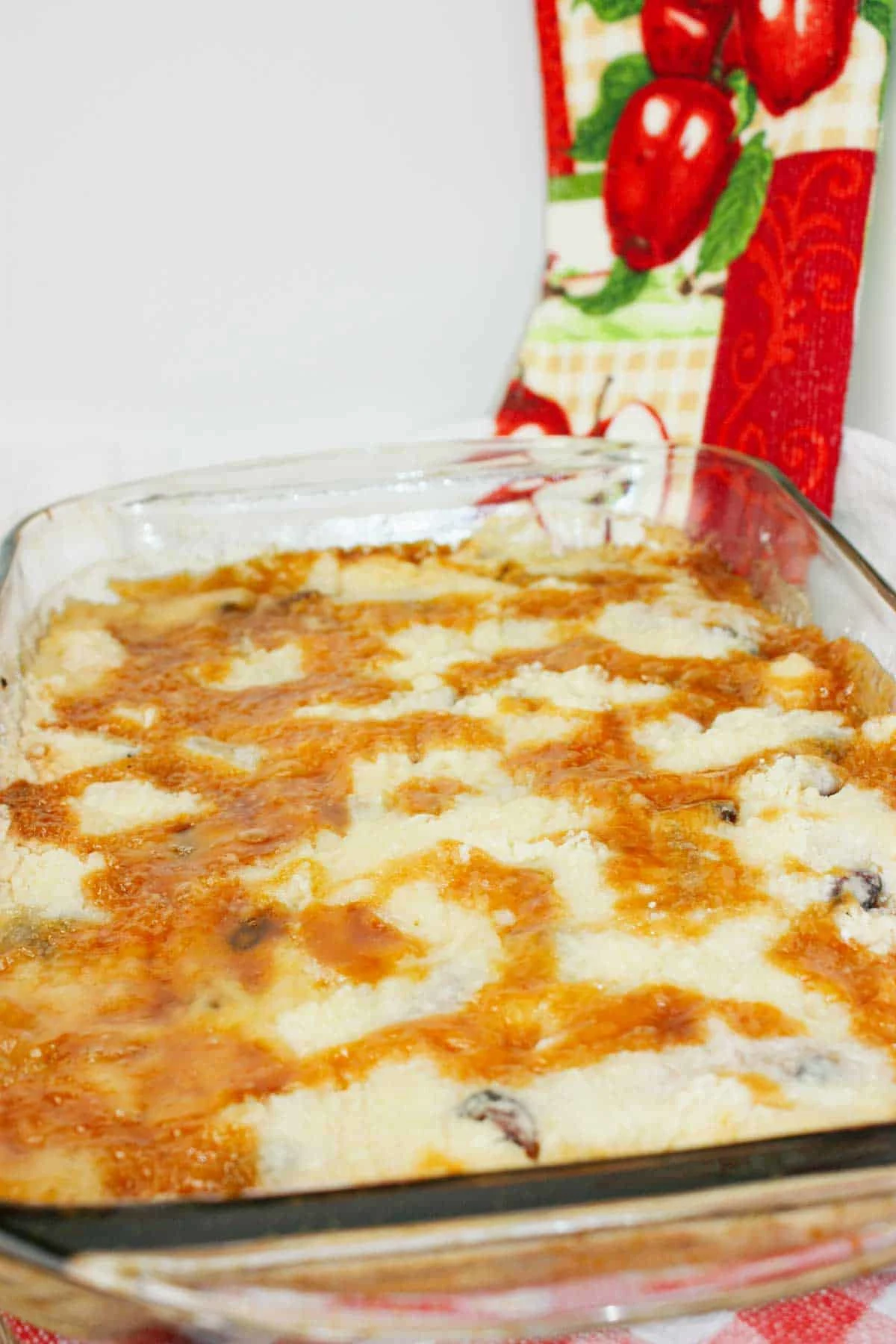 This Apple Pear Dump Cake is pure cozy comfort in every forkful. It’s the kind of dessert that feels like fall in a baking dish.