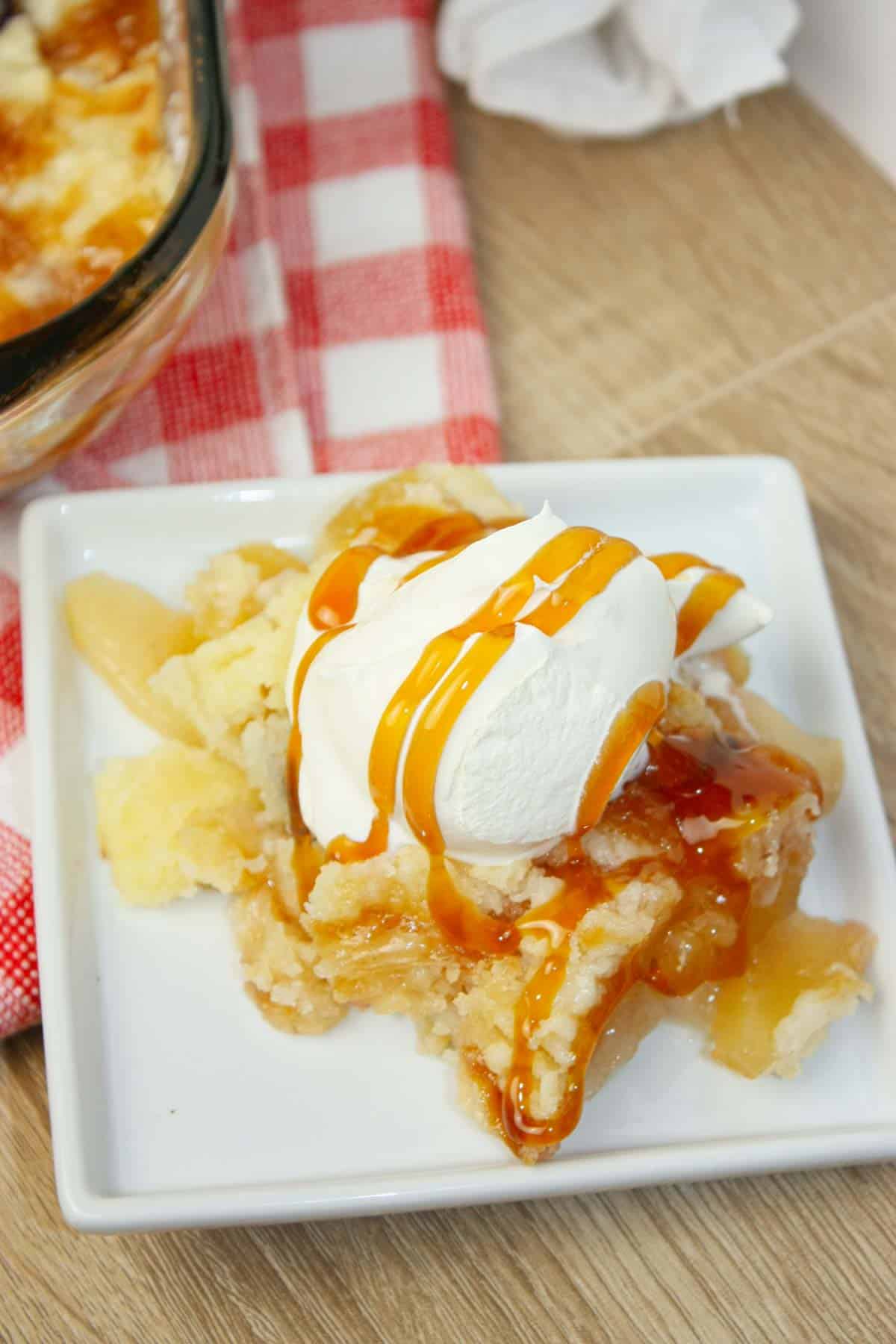 This Apple Pear Dump Cake is pure cozy comfort in every forkful. It’s the kind of dessert that feels like fall in a baking dish.