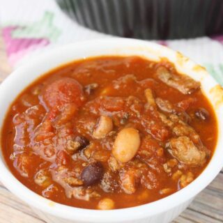 Crock Pot Beef Chili is the ultimate comfort food, packed with hearty ground beef, tender beans, and a rich tomato-based sauce.